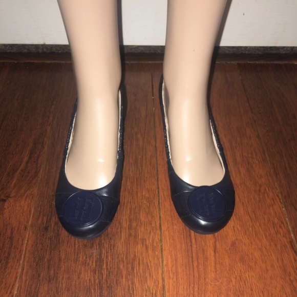 $$ Marked Down to Final Price ππ»ππ». Cute Ballerina Tommy Hilfiger Navy flats - Picture 2 of 8